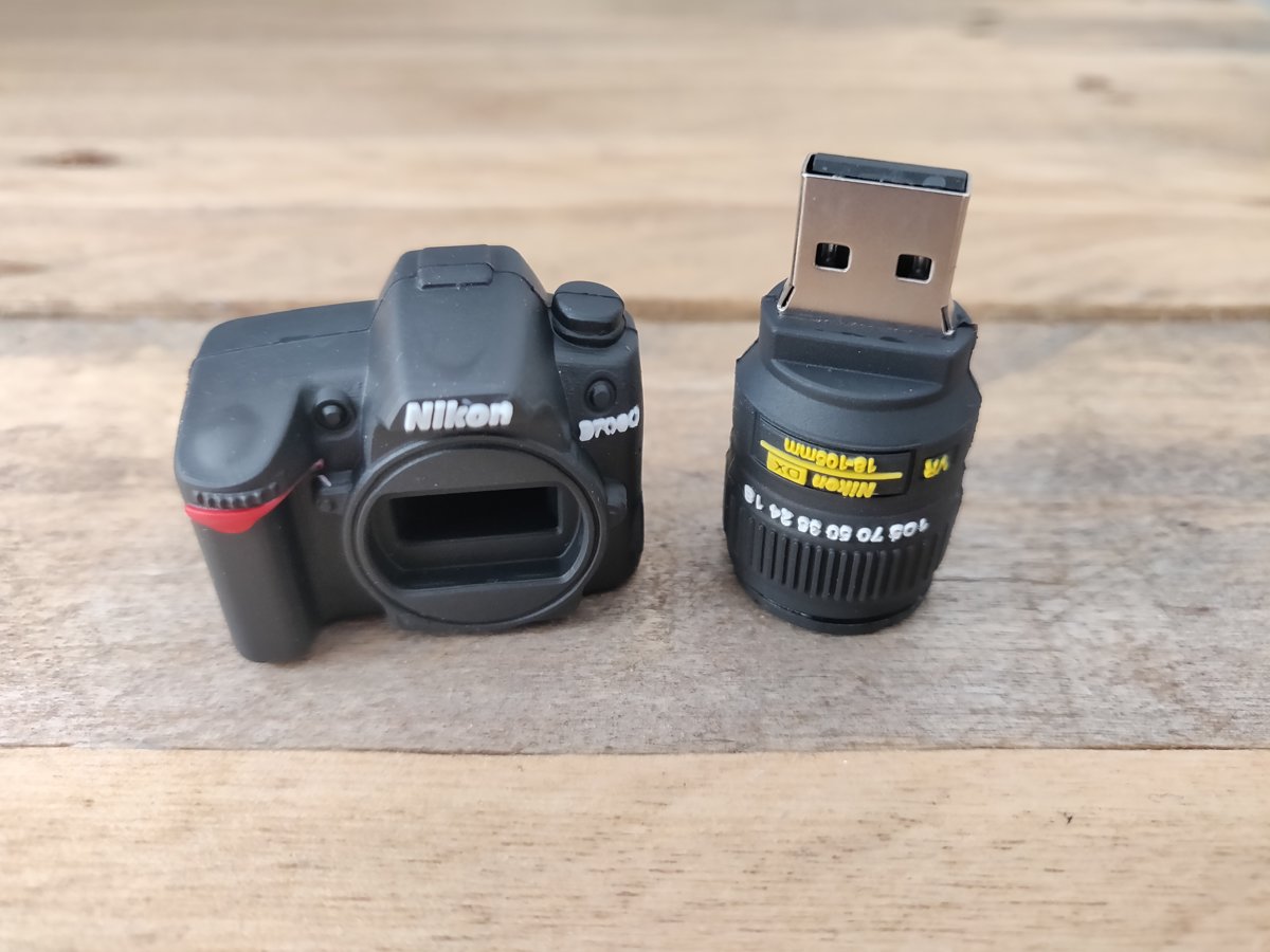 Nikon USB 64GB | NIKON CAMERA | Flash drive | Camera lens | Objectief | Geheugen | USB Stick